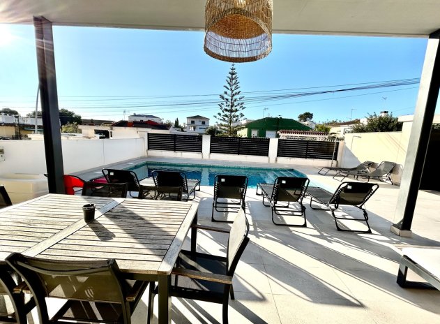 Resale - Villa * - Los Balcones *
