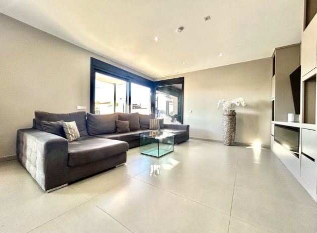 Resale - Villa * - Los Balcones *