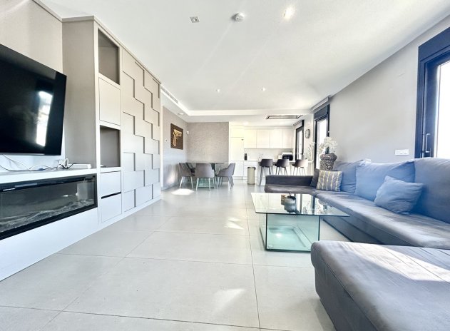 Resale - Villa * - Los Balcones *