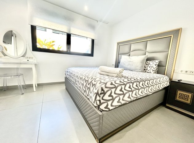 Resale - Villa * - Los Balcones *