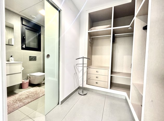 Resale - Villa * - Los Balcones *