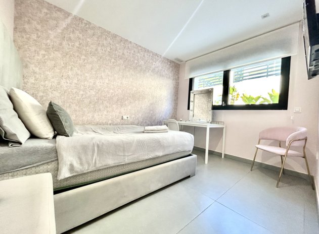 Resale - Villa * - Los Balcones *