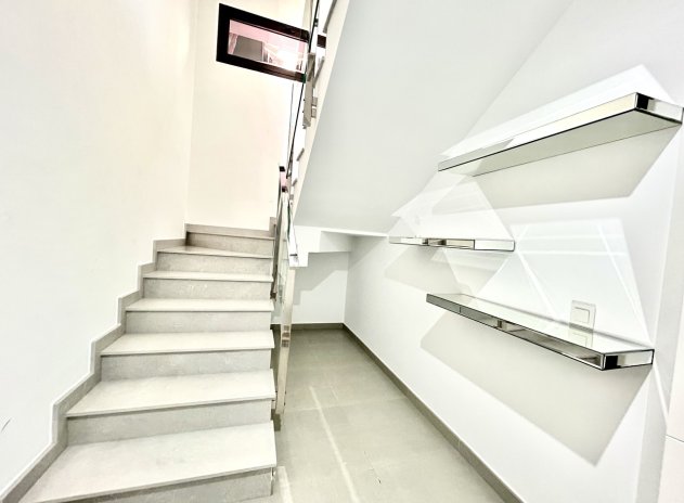 Resale - Villa * - Los Balcones *
