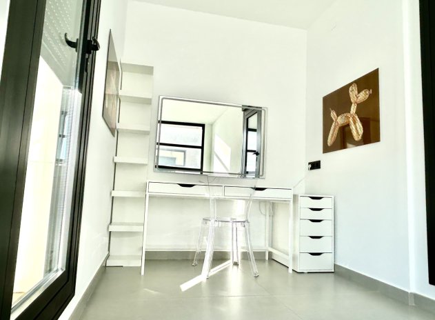 Resale - Villa * - Los Balcones *