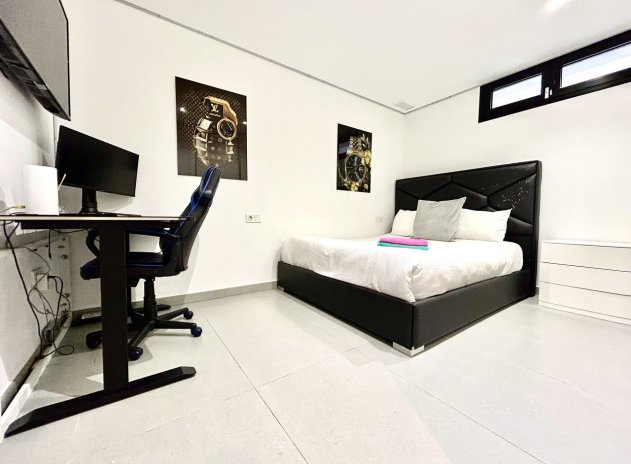 Resale - Villa * - Los Balcones *