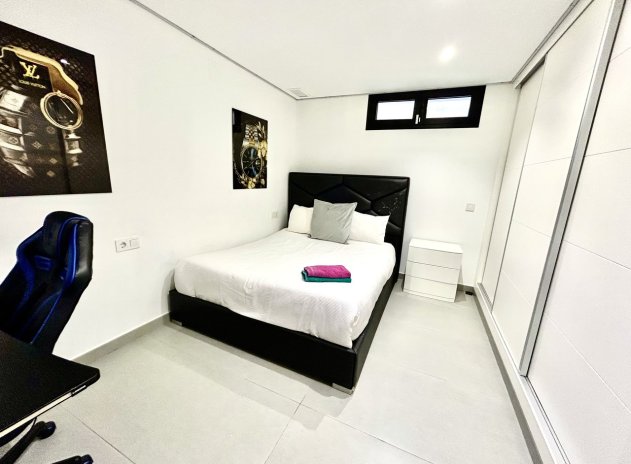 Resale - Villa * - Los Balcones *