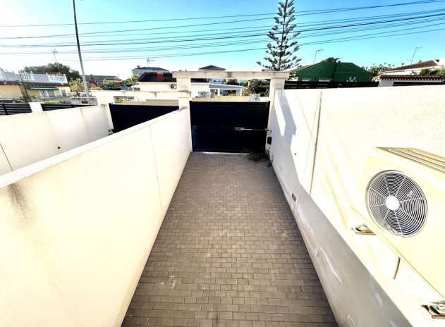 Resale - Villa * - Los Balcones *