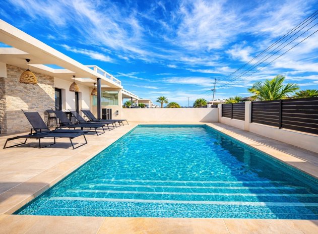 Resale - Villa * - Los Balcones *