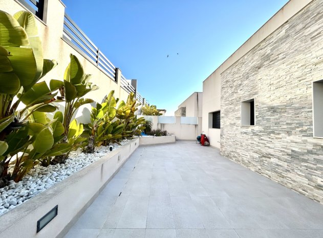 Resale - Villa * - Los Balcones *