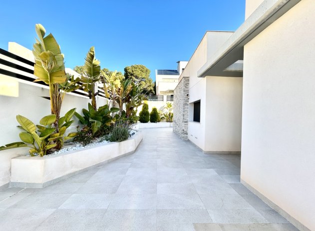 Resale - Villa * - Los Balcones *