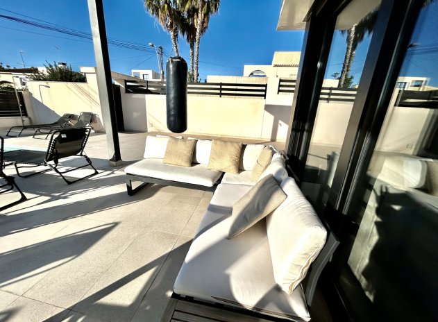 Resale - Villa * - Los Balcones *