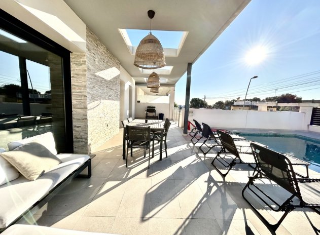 Resale - Villa * - Los Balcones *