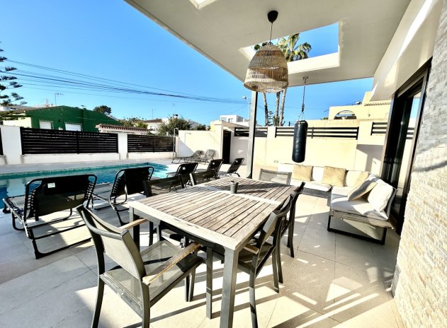 Resale - Villa * - Los Balcones *