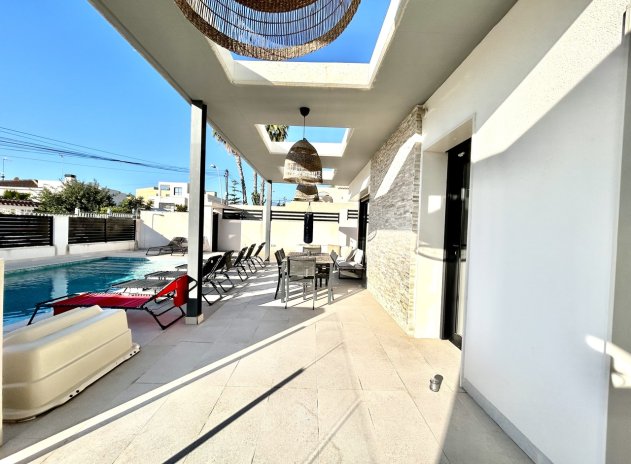 Resale - Villa * - Los Balcones *