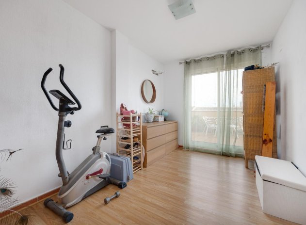 Resale - Apartment / Flat * - Pilar de la Horadada *