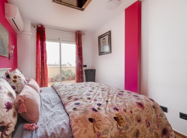 Resale - Apartment / Flat * - Pilar de la Horadada *