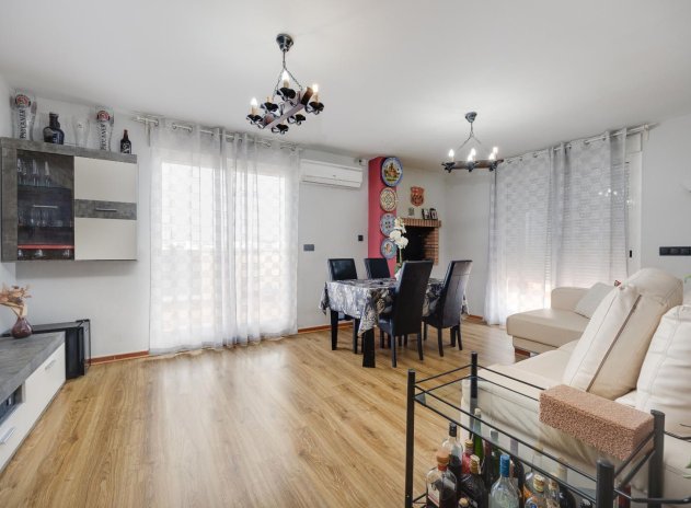 Resale - Apartment / Flat * - Pilar de la Horadada *
