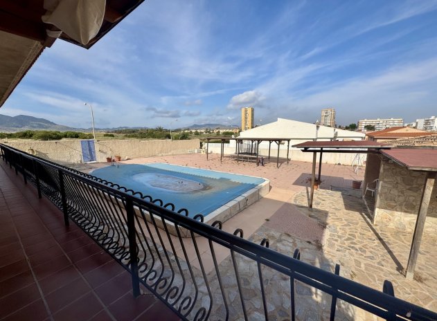 Resale - Villa * - Mar de Cristal *