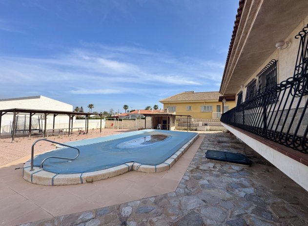 Resale - Villa * - Mar de Cristal *