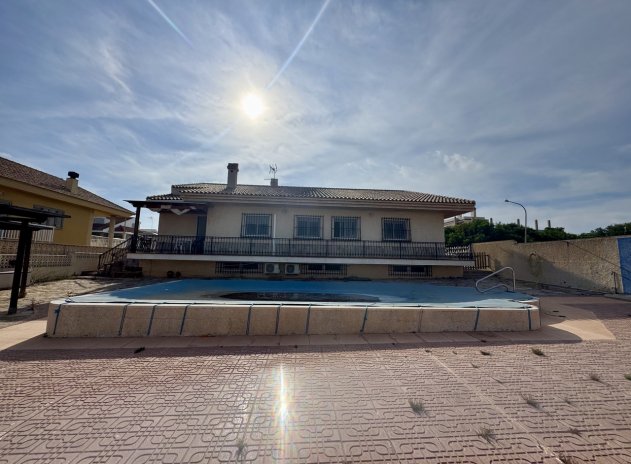 Resale - Villa * - Mar de Cristal *