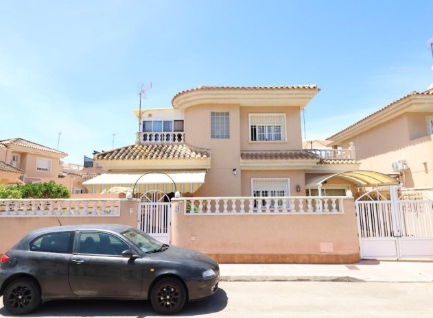 Herverkoop - Villa - Torrevieja - Los Balcones