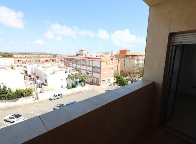 Resale - Apartment / Flat * - Torrevieja * - La Mata *