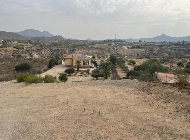 Herverkoop - Finca / Plattelands Woning - Abanilla