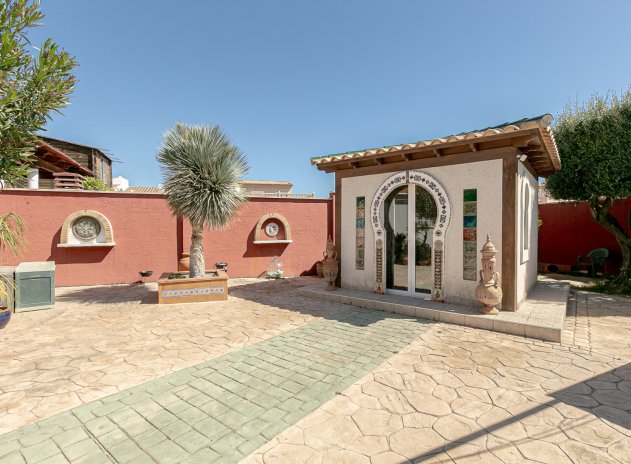 Resale - Villa * - Los Balcones *