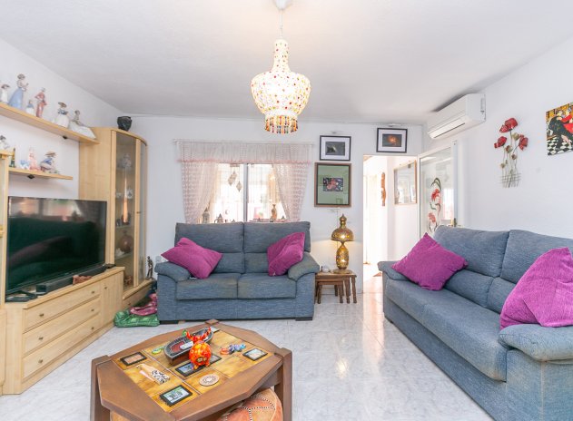 Resale - Villa * - Los Balcones *