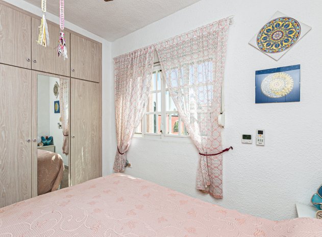 Resale - Villa * - Los Balcones *