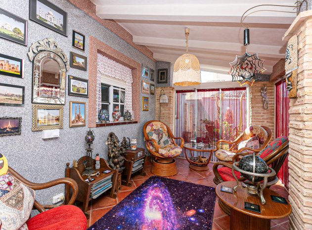 Resale - Villa * - Los Balcones *