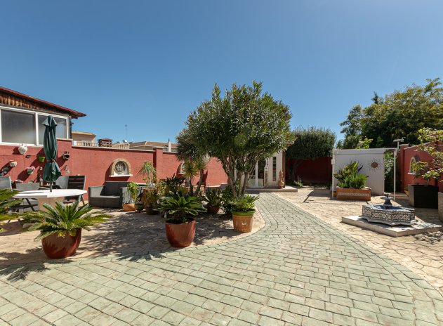 Resale - Villa * - Los Balcones *