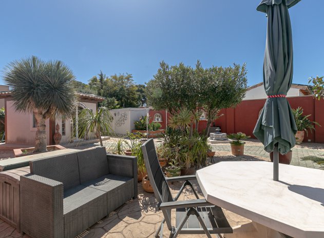Resale - Villa * - Los Balcones *