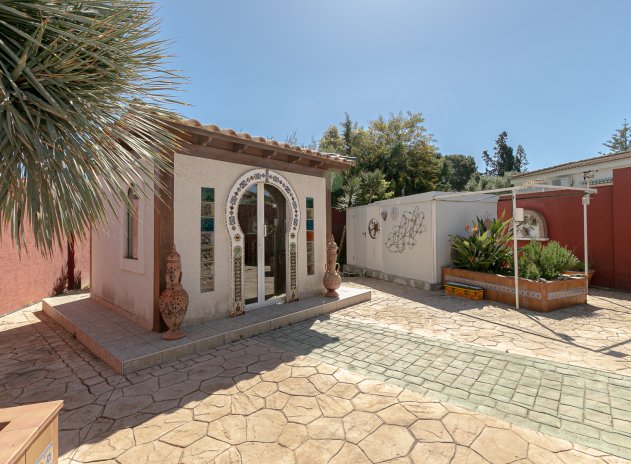 Resale - Villa * - Los Balcones *