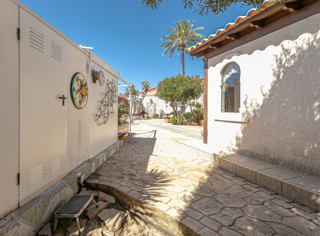 Resale - Villa * - Los Balcones *