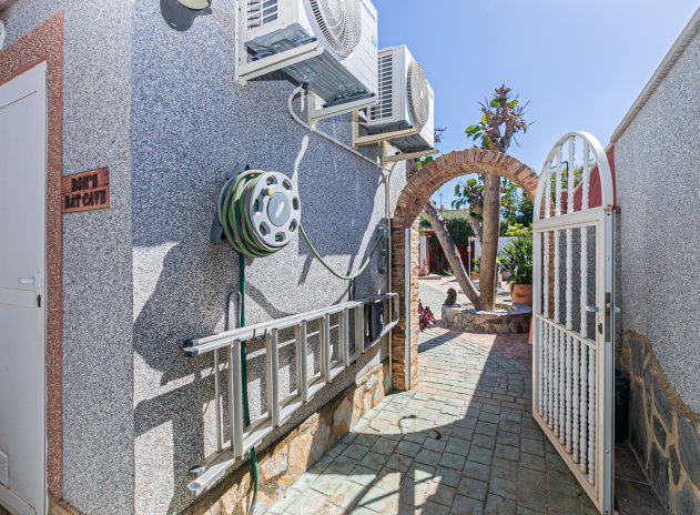 Resale - Villa * - Los Balcones *