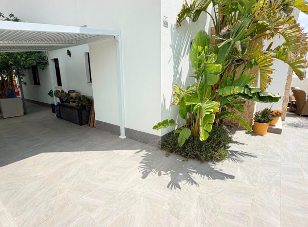 Reventa - Villa - Los Montesinos - La Herrada
