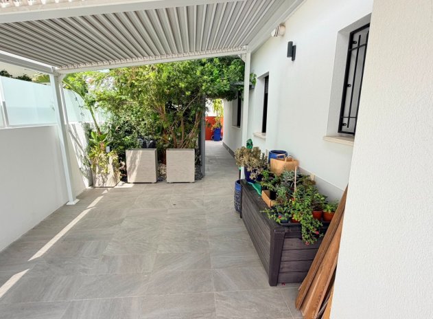 Reventa - Villa - Los Montesinos - La Herrada