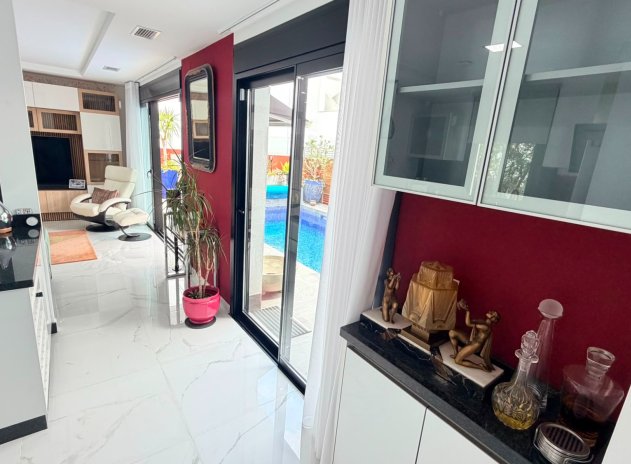 Reventa - Villa - Los Montesinos - La Herrada
