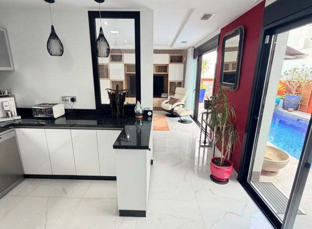 Reventa - Villa - Los Montesinos - La Herrada