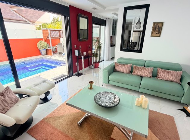 Reventa - Villa - Los Montesinos - La Herrada