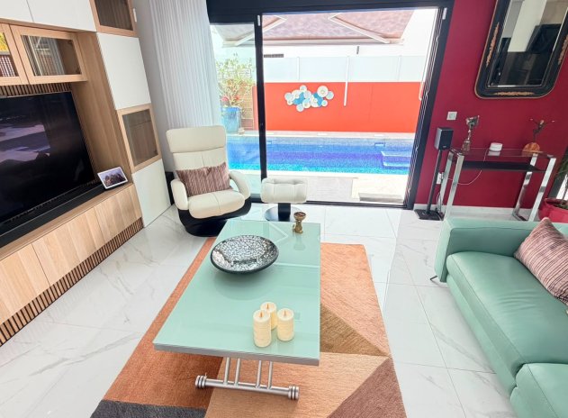 Reventa - Villa - Los Montesinos - La Herrada