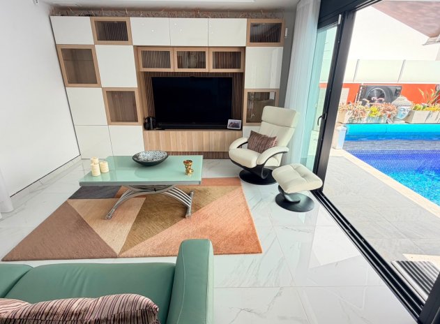 Reventa - Villa - Los Montesinos - La Herrada