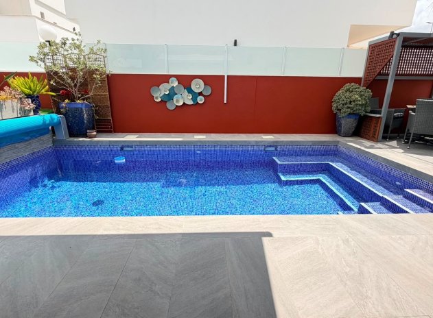 Reventa - Villa - Los Montesinos - La Herrada