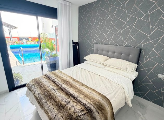 Reventa - Villa - Los Montesinos - La Herrada