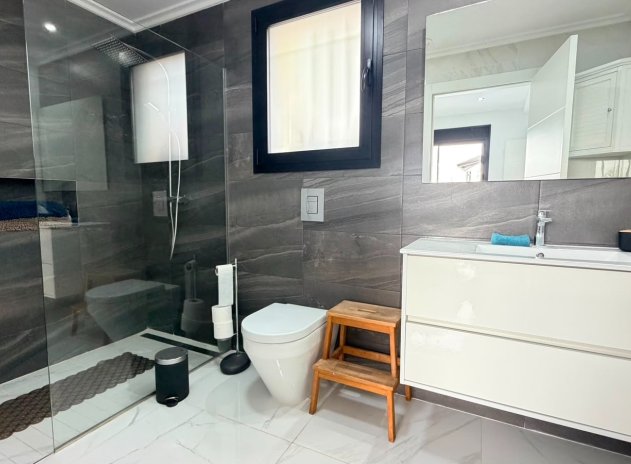 Reventa - Villa - Los Montesinos - La Herrada