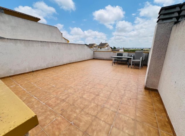 Resale - Townhouse * - Daya Nueva *