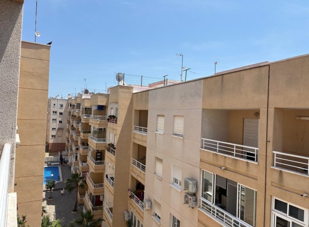 Resale - Apartment / Flat * - Torrevieja *
