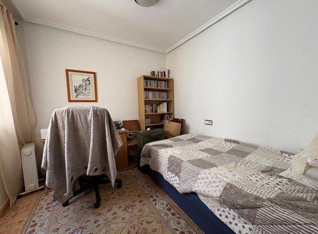 Resale - Apartment / Flat * - Torrevieja *
