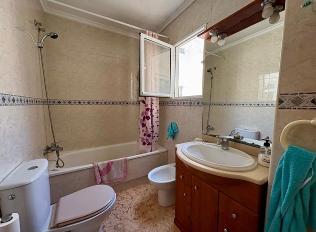 Resale - Apartment / Flat * - Torrevieja *